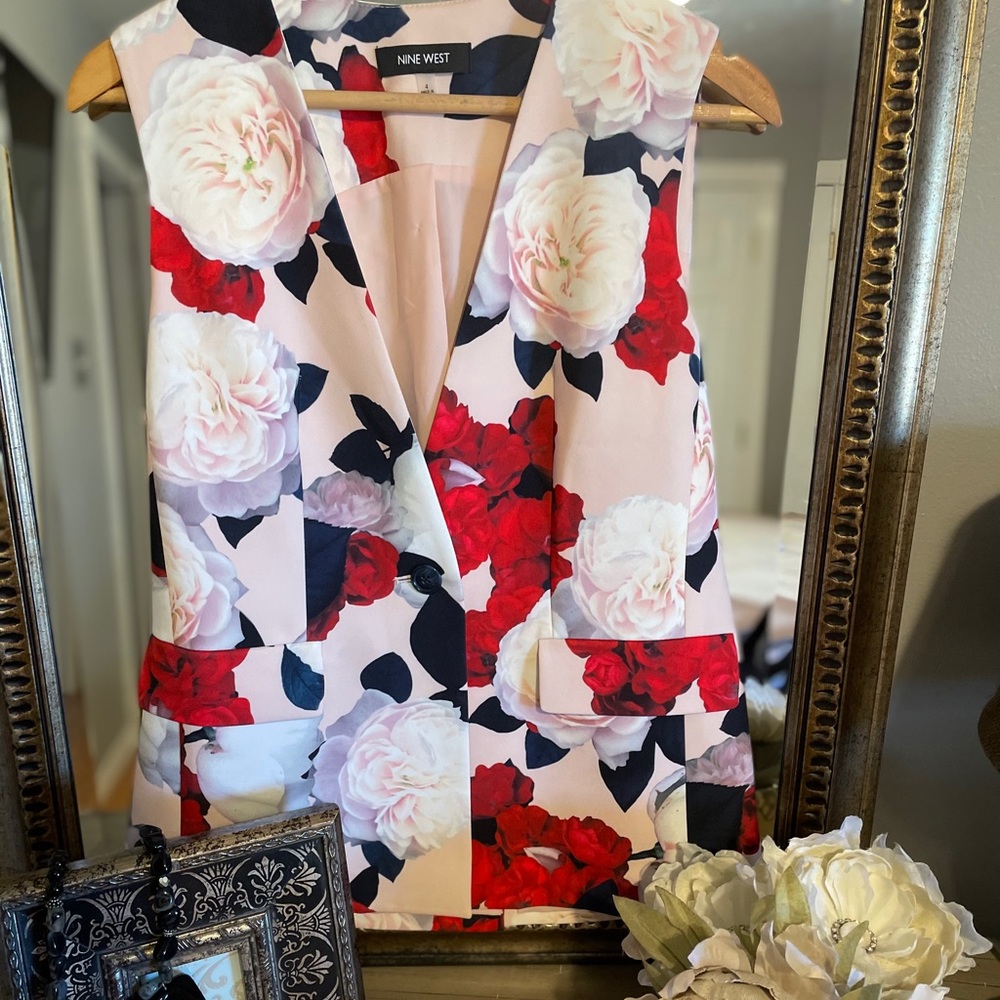 Nine West floral vest